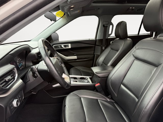 Used 2022 Ford Explorer XLT w/ Equipment Group 202A AWD/4WD image 11