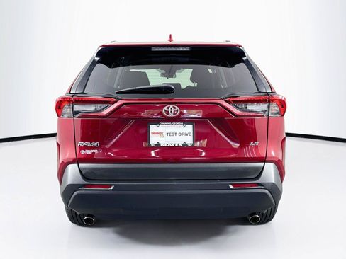 Used 2019 Toyota RAV4 LE FWD image 10