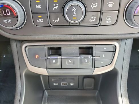 Used 2023 GMC Terrain Denali w/ Denali Premium Package AWD/4WD image 25