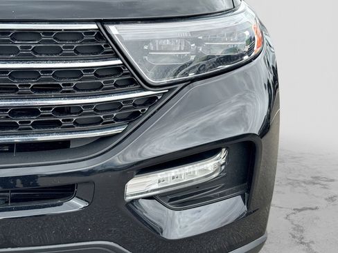 Certified 2021 Ford Explorer XLT w/ Equipment Group 202A AWD/4WD image 13