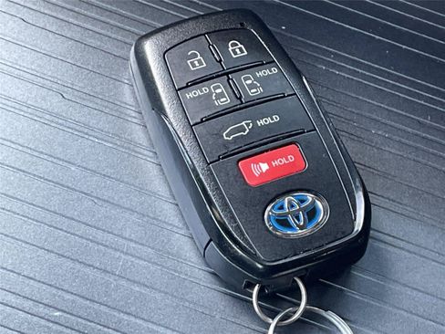 Used 2021 Toyota Sienna XSE w/ XSE Plus Package FWD image 22