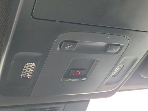 Used 2025 Toyota Camry SE FWD image 19