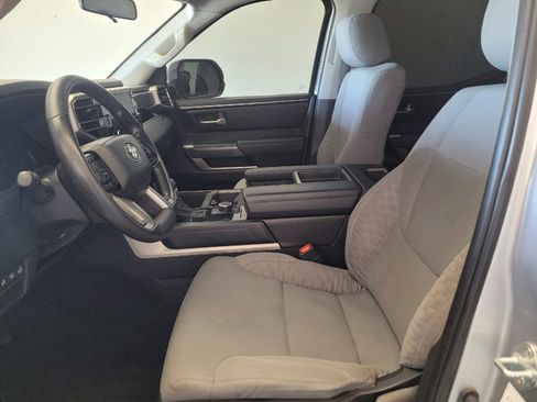 Used 2022 Toyota Tundra SR5 w/ Convenience Package image 17