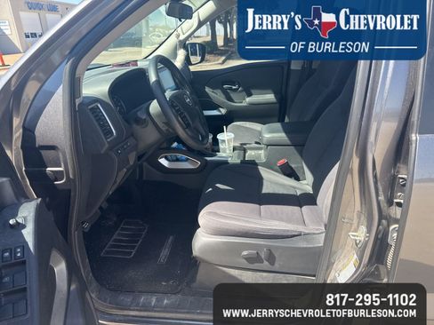 Used 2022 Nissan Frontier SV image 7
