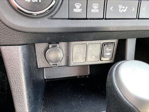 Used 2015 Toyota Corolla LE FWD image 32