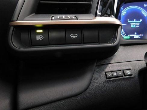 Used 2025 Toyota Crown Platinum image 38