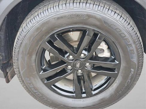 Used 2022 Ford Explorer XLT w/ Equipment Group 202A AWD/4WD image 29