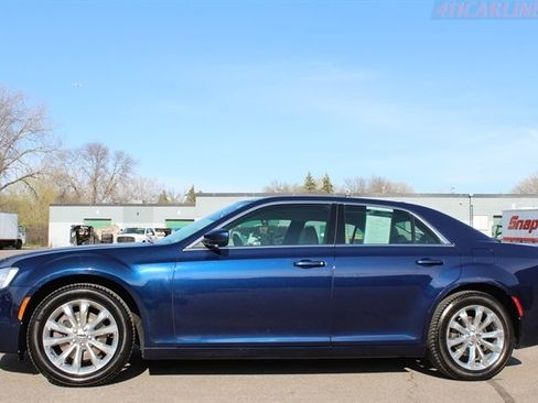 Used 2017 Chrysler 300 Limited AWD/4WD image 5
