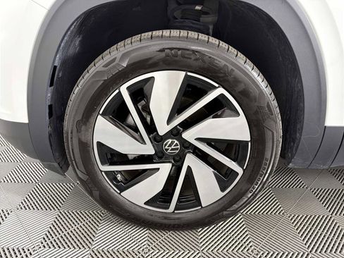 Used 2025 Volkswagen Atlas SE AWD/4WD image 9