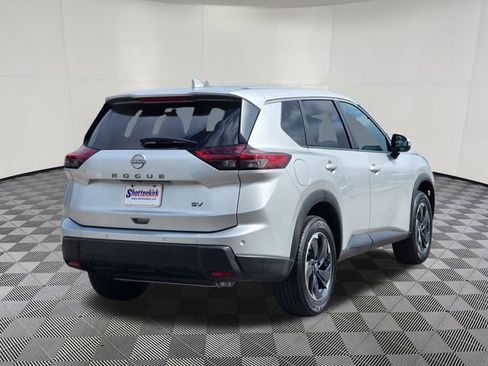 Used 2024 Nissan Rogue SV FWD image 4