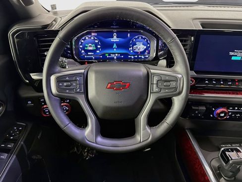 Used 2024 Chevrolet Silverado 1500 LT Trail Boss w/ LT Trail Boss Premium Package AWD/4WD image 11
