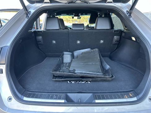 Used 2021 Toyota Venza XLE image 11