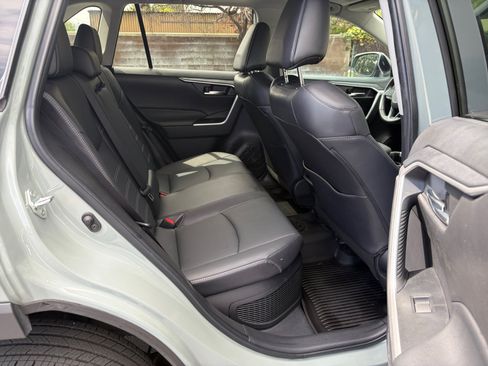 Used 2021 Toyota RAV4 XLE Premium AWD/4WD image 16