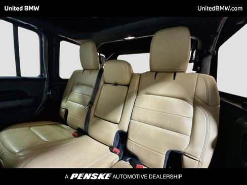 Used 2018 Jeep Wrangler Unlimited Sahara AWD/4WD image 19