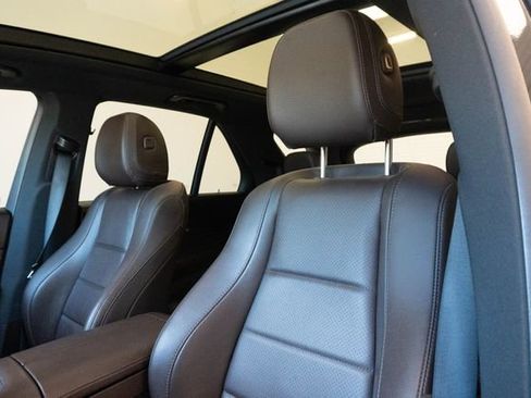 Used 2022 Mercedes-Benz GLE 350 4MATIC w/ Premium Package image 21