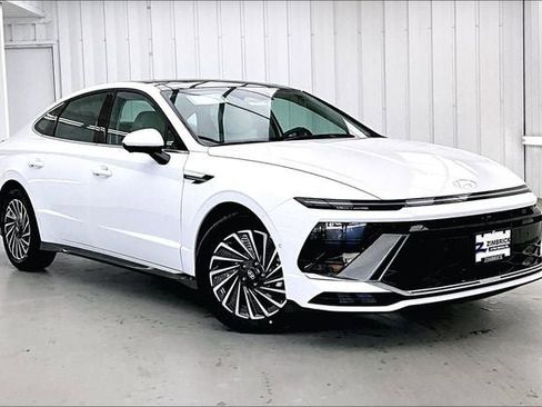 Used 2025 Hyundai Sonata Limited FWD image 1