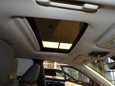 Used 2022 Toyota Corolla Cross XLE image 15