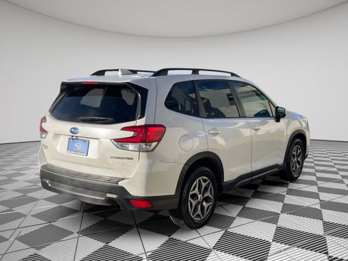 Used 2020 Subaru Forester Premium image 11
