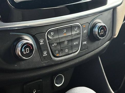 Used 2023 Chevrolet Traverse LT FWD image 29