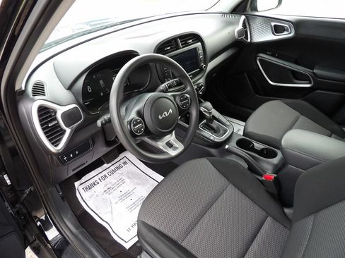 Used 2024 Kia Soul LX w/ Option Group 015 FWD image 12