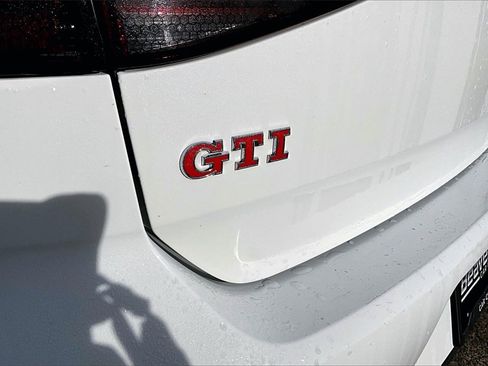 Used 2017 Volkswagen GTI Autobahn image 34