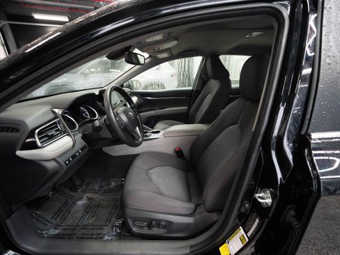 Used 2024 Toyota Camry LE w/ Convenience Package image 9