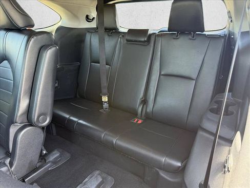 Used 2022 Toyota Highlander XLE FWD image 25