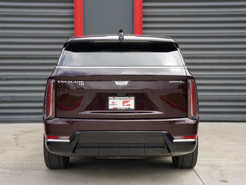 Used 2025 Cadillac Escalade IQ Luxury 2 w/ LPO, Premium Carpet Package AWD/4WD image 11