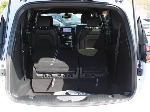 New 2026 Chrysler Pacifica Select image 10