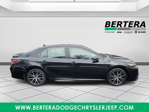 Used 2023 Toyota Camry SE image 7