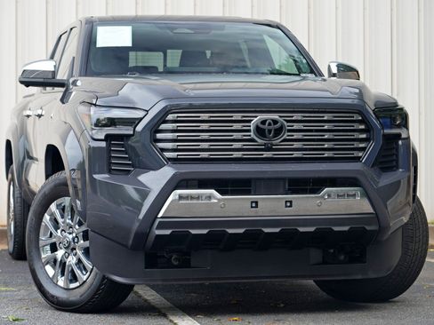 Used 2025 Toyota Tacoma Limited AWD/4WD image 4