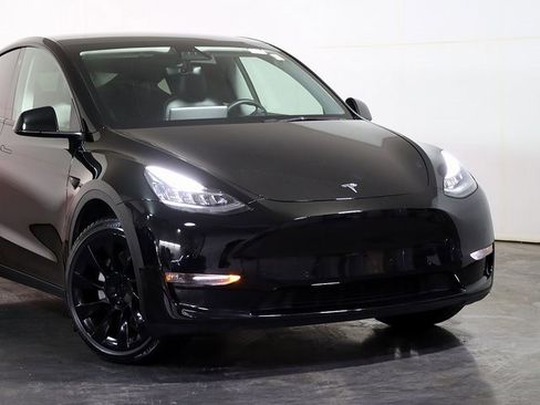 Used 2021 Tesla Model Y Long Range image 6