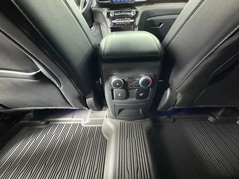 Certified 2022 Ford Explorer Limited w/ Equipment Group 301A AWD/4WD image 28