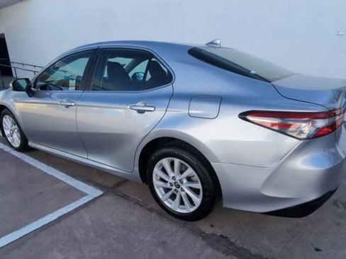 Used 2022 Toyota Camry LE FWD image 6