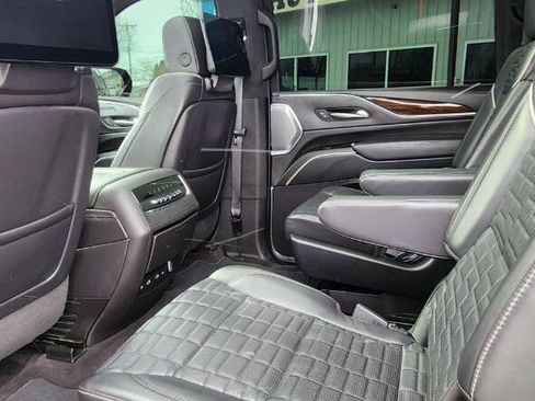Used 2023 Cadillac Escalade ESV Sport Platinum w/ LPO, ONYX Package AWD/4WD image 22