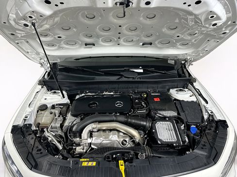 Used 2025 Mercedes-Benz GLB 250 4MATIC image 35