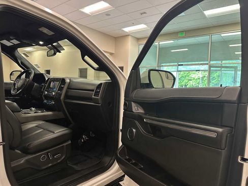 Used 2019 Ford Expedition XLT w/ Equipment Group 201A AWD/4WD image 27