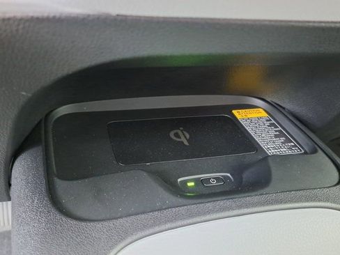 Used 2025 Toyota Corolla SE w/ SE Premium Package image 16