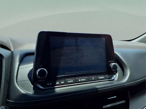 Used 2022 Nissan Rogue SV FWD image 11