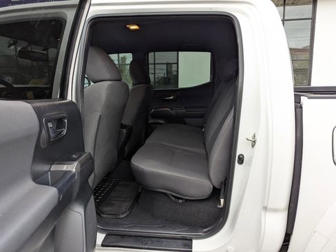 Used 2017 Toyota Tacoma TRD Sport w/ Tow Package (A/T) AWD/4WD image 36