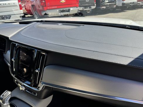 Used 2021 Volvo V90 T5 R-Design image 13