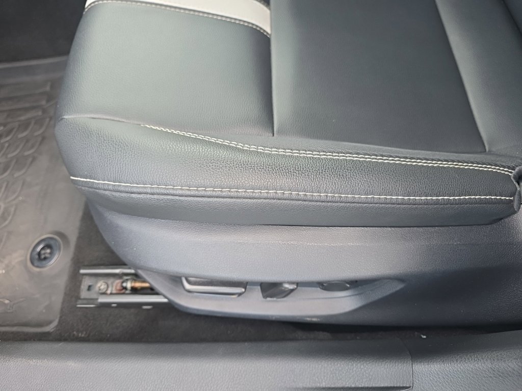 Certified 2025 Toyota Camry SE FWD image 15