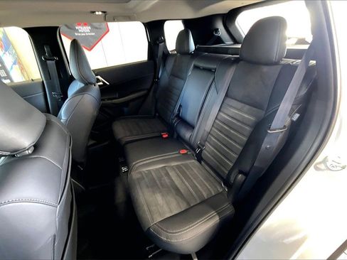 New 2026 Mitsubishi Outlander SE image 10