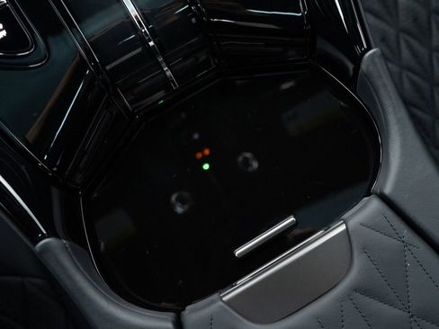 Used 2025 Aston Martin DB12 Coupe image 28