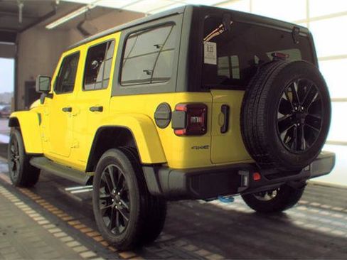 Used 2023 Jeep Wrangler Unlimited Sahara AWD/4WD image 6