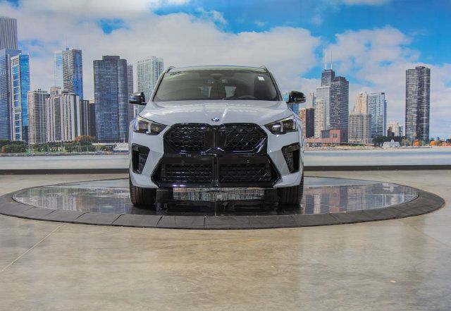 Used 2027 BMW X2 xDrive28i AWD/4WD image 3