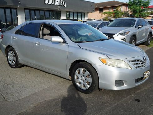 Used 2010 Toyota Camry LE FWD image 4