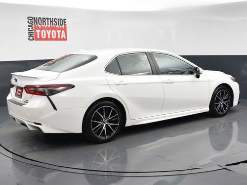 Used 2024 Toyota Camry SE w/ Cold Weather Package image 4