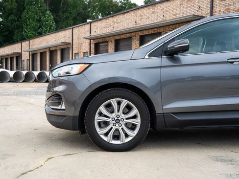 Used 2022 Ford Edge Titanium AWD/4WD image 3
