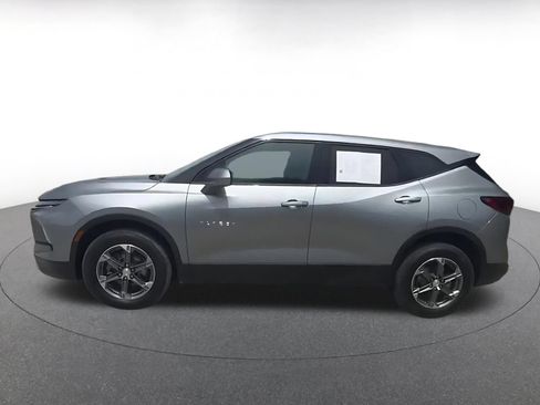 Used 2025 Chevrolet Blazer LT FWD image 9